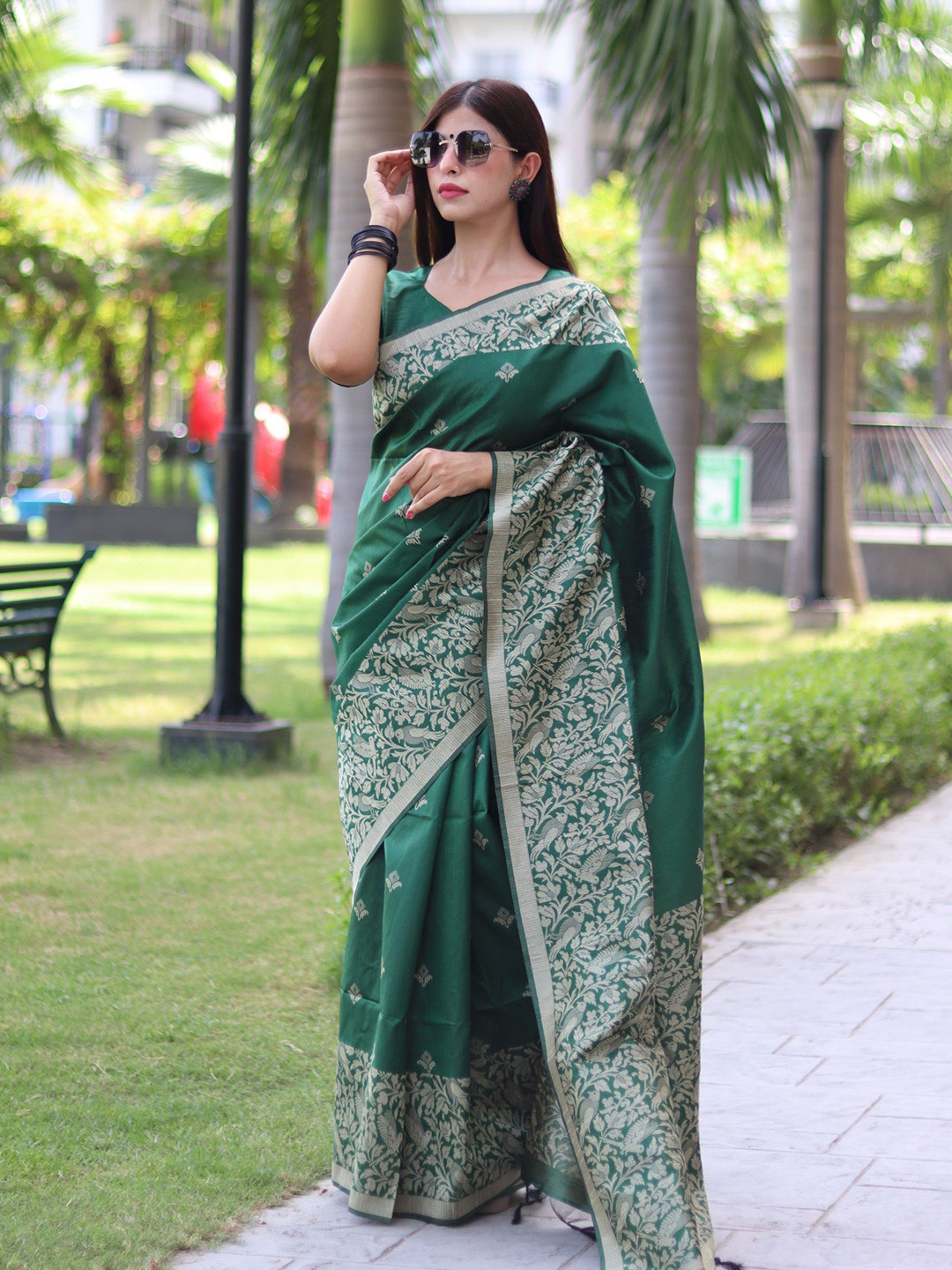 

Kandora Woven Design Pure Silk Saree, Green