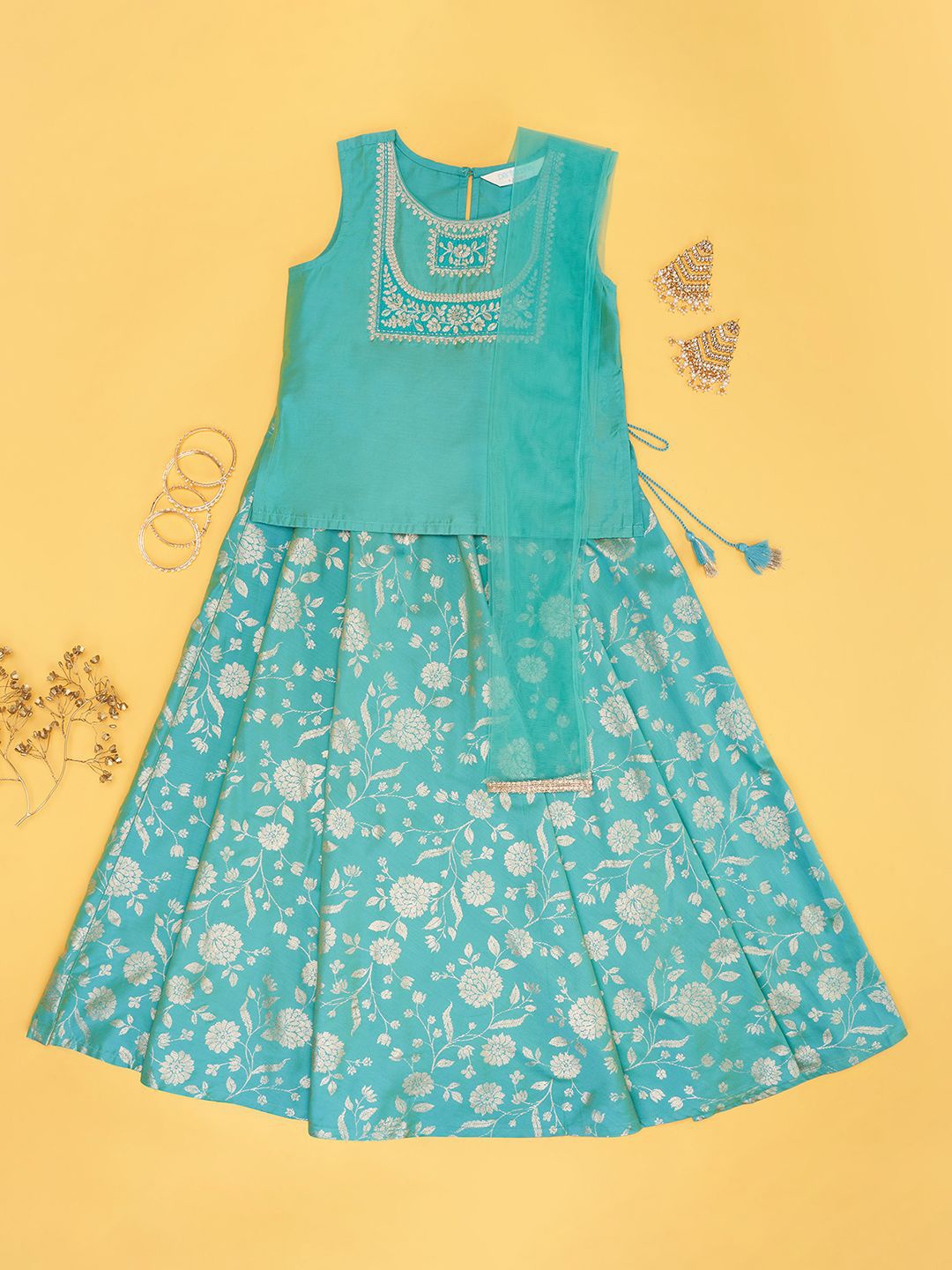 

AKKRITI BY PANTALOONS Girls Embroidered Ready to Wear Lehenga & Blouse With Dupatta, Green