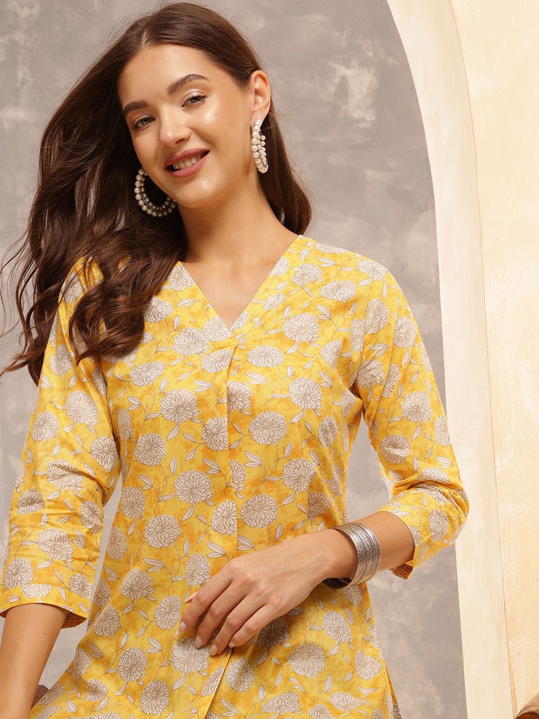 

Anouk Rustic Women Floral Printed V-Neck Cotton Top, Mustard