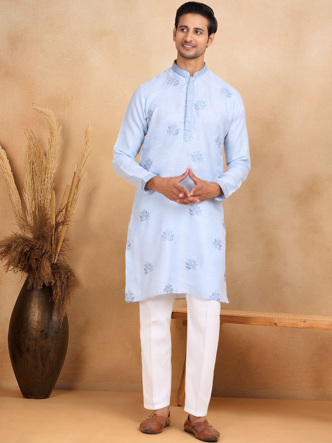 

KRAFT INDIA LUXE Men Ethnic Motifs Embroidered Thread Work Grandeur & Majestic Artwork Kurta, Blue