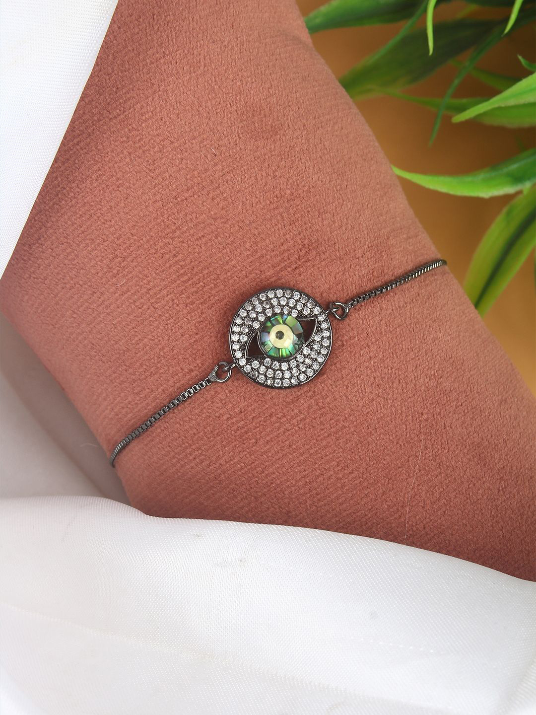 

KPOP Brass-Plated Cubic Zirconia Studded Charm Bracelet, Black