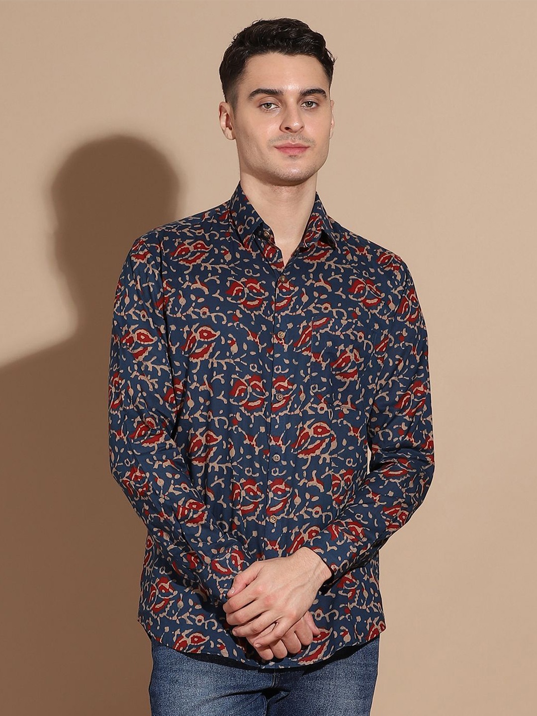 

Anouk Men Smart Cutaway Collar Ethnic Motifs Printed Cotton Casual Shirt, Navy blue