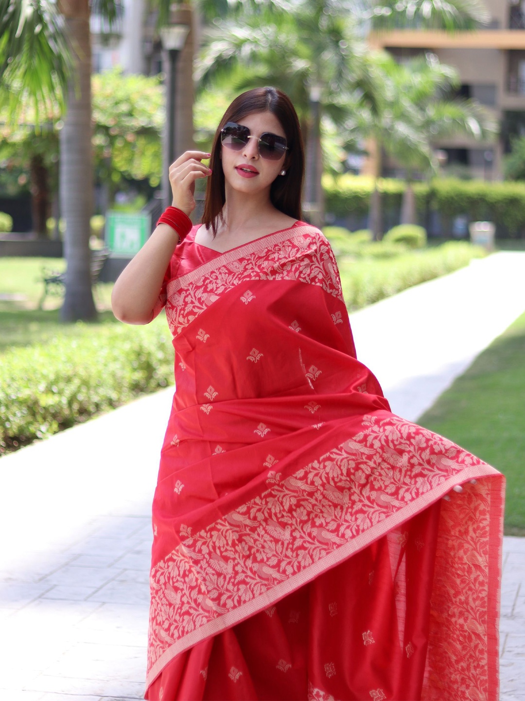 

Kandora Woven Design Pure Silk Saree, Red