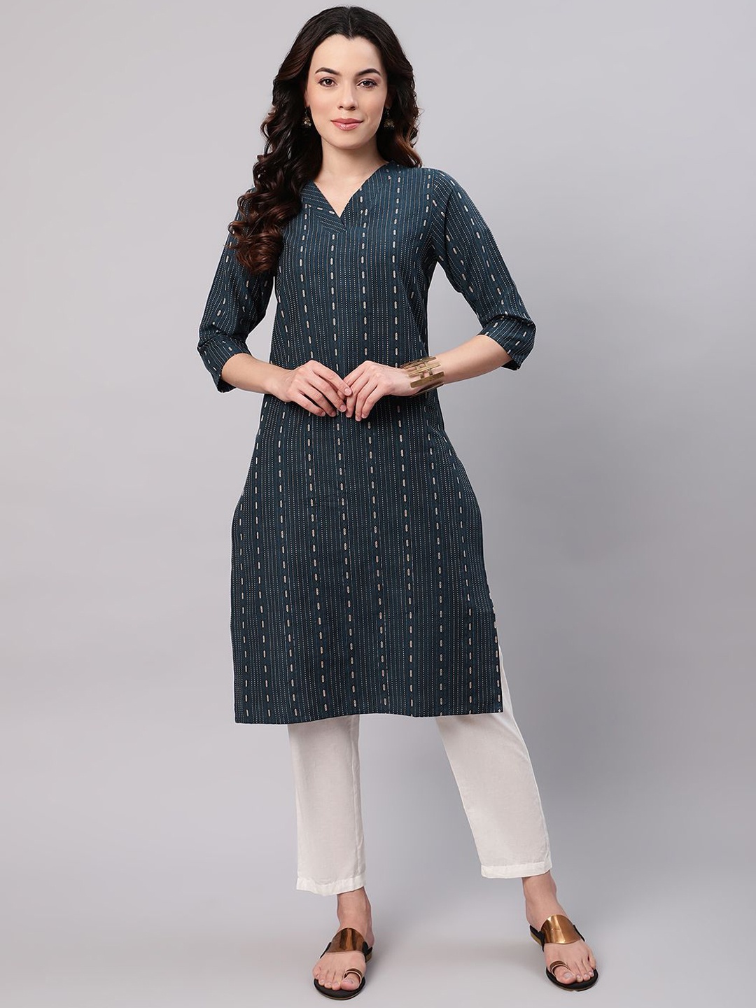 

FLAMBOYANT Women Printed Thread Work Kurta, Blue