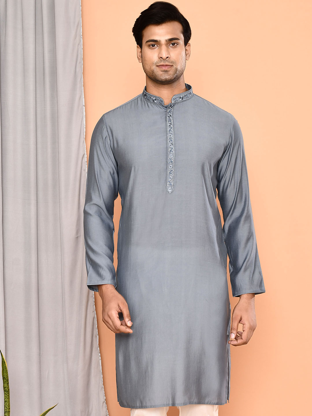 

MAAHI FABS Men Thread Work Kurta, Grey