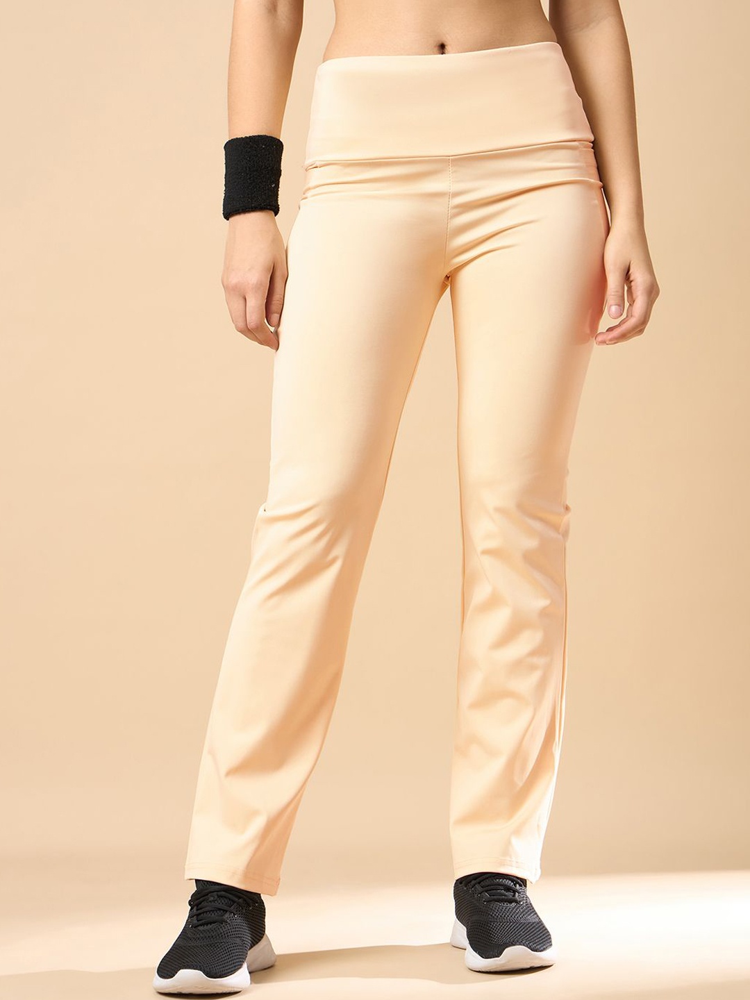 

COLOR CAPITAL Pack Of 3 Mid-Rise Flared Gym Tights, Cream
