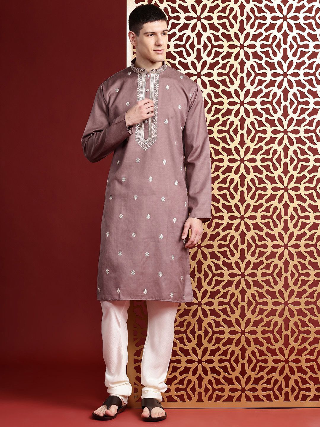 

MANQ Ethnic Motifs Embroidered Sequinned Mandarin Collar Kurta, Pink