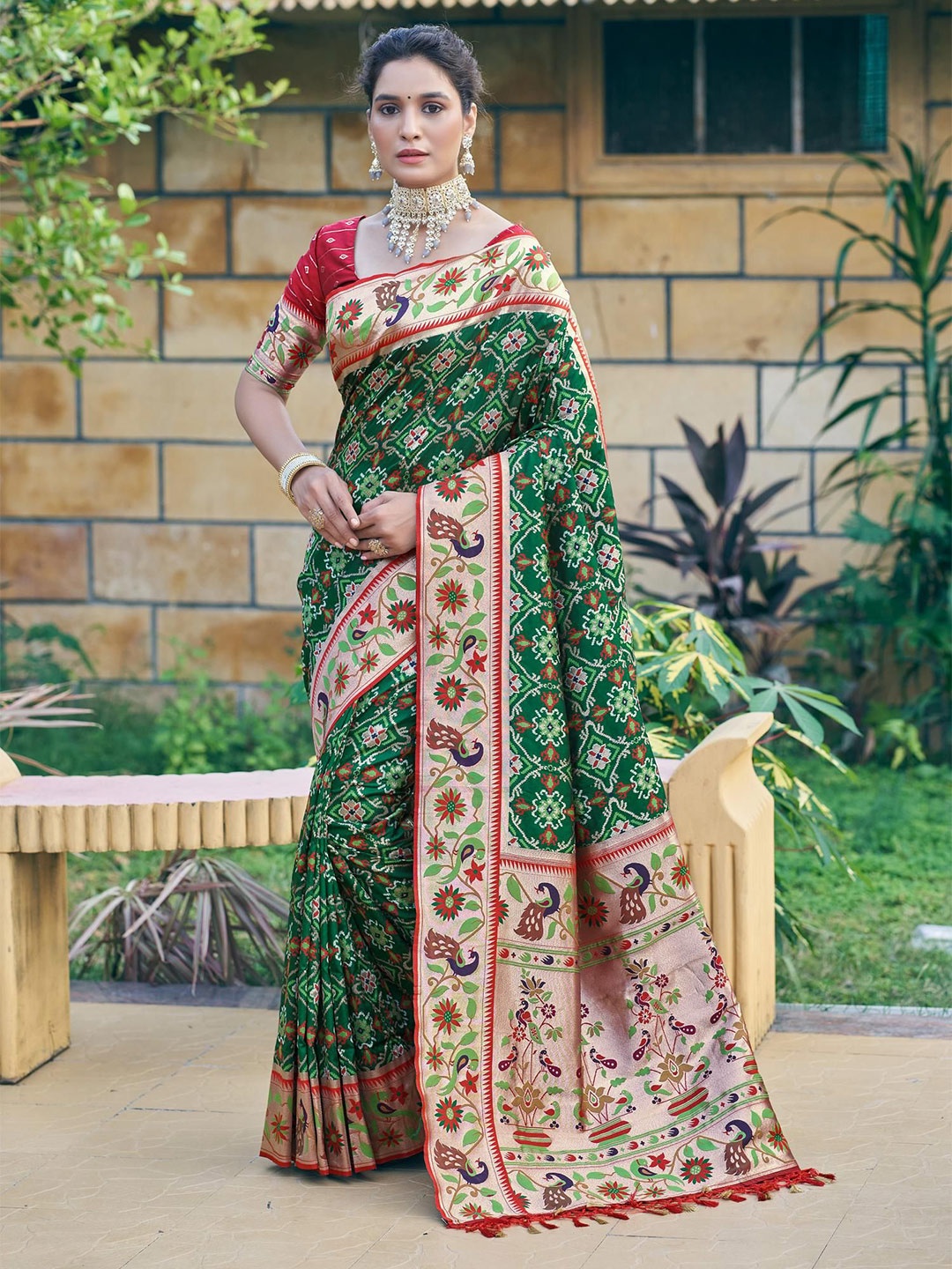 

Kandora Woven Design Zari Pure Silk Banarasi Saree, Green