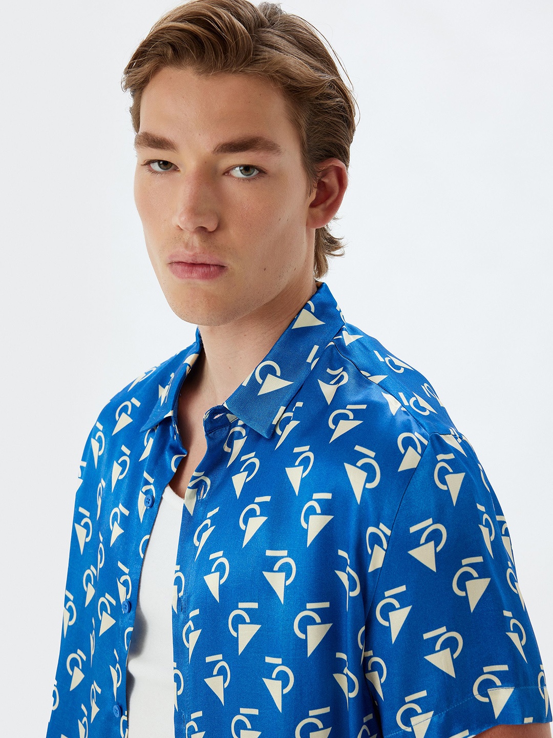 

Koton Men Spread Collar Conversational Printed Casual Shirt, Blue