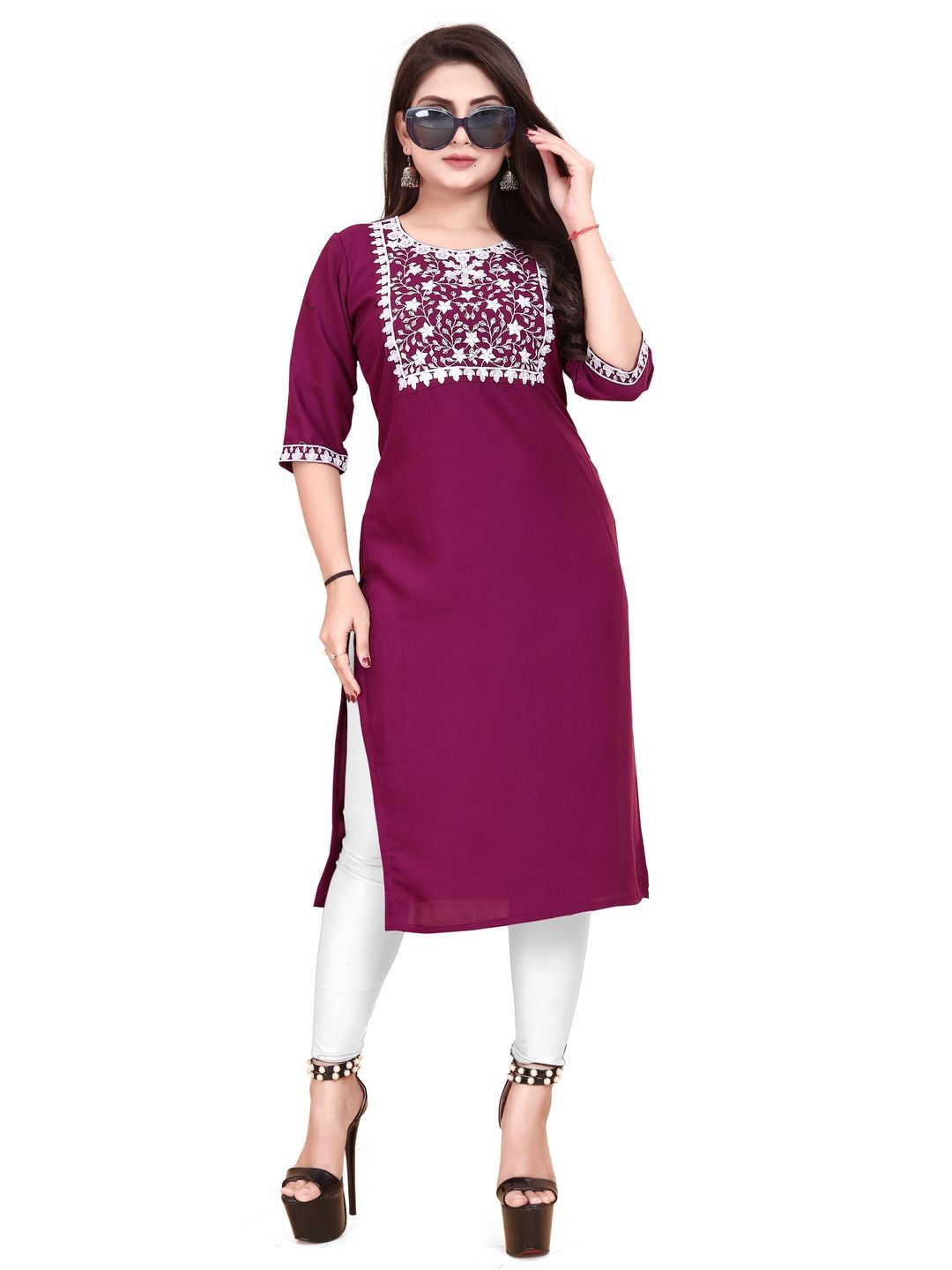 

AKK ENTERPRISE Floral Yoke Design Thread Work Straight Kurta, Purple