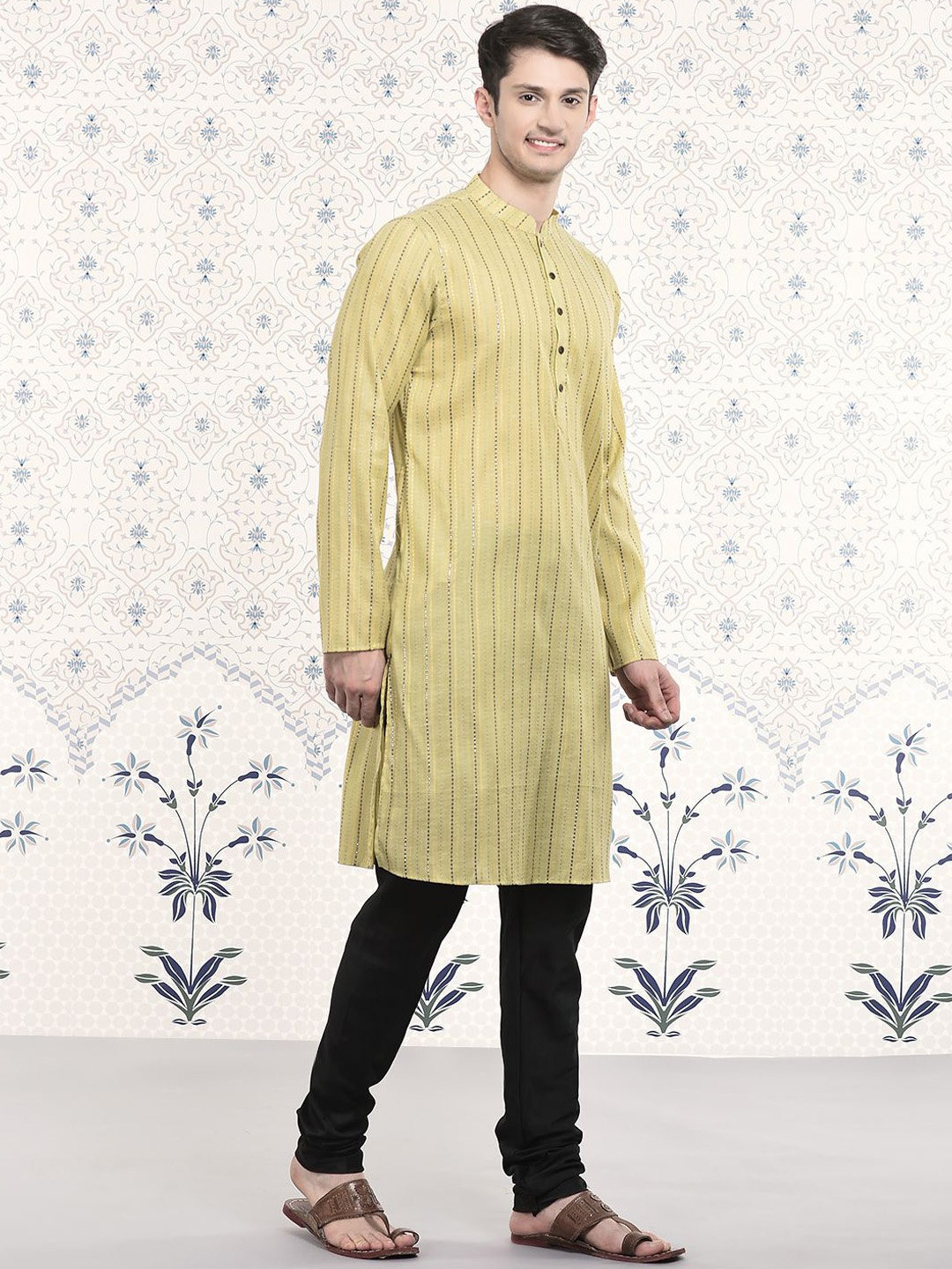 

Ode by House of Pataudi Men Regular Kurta with Churidar, Green