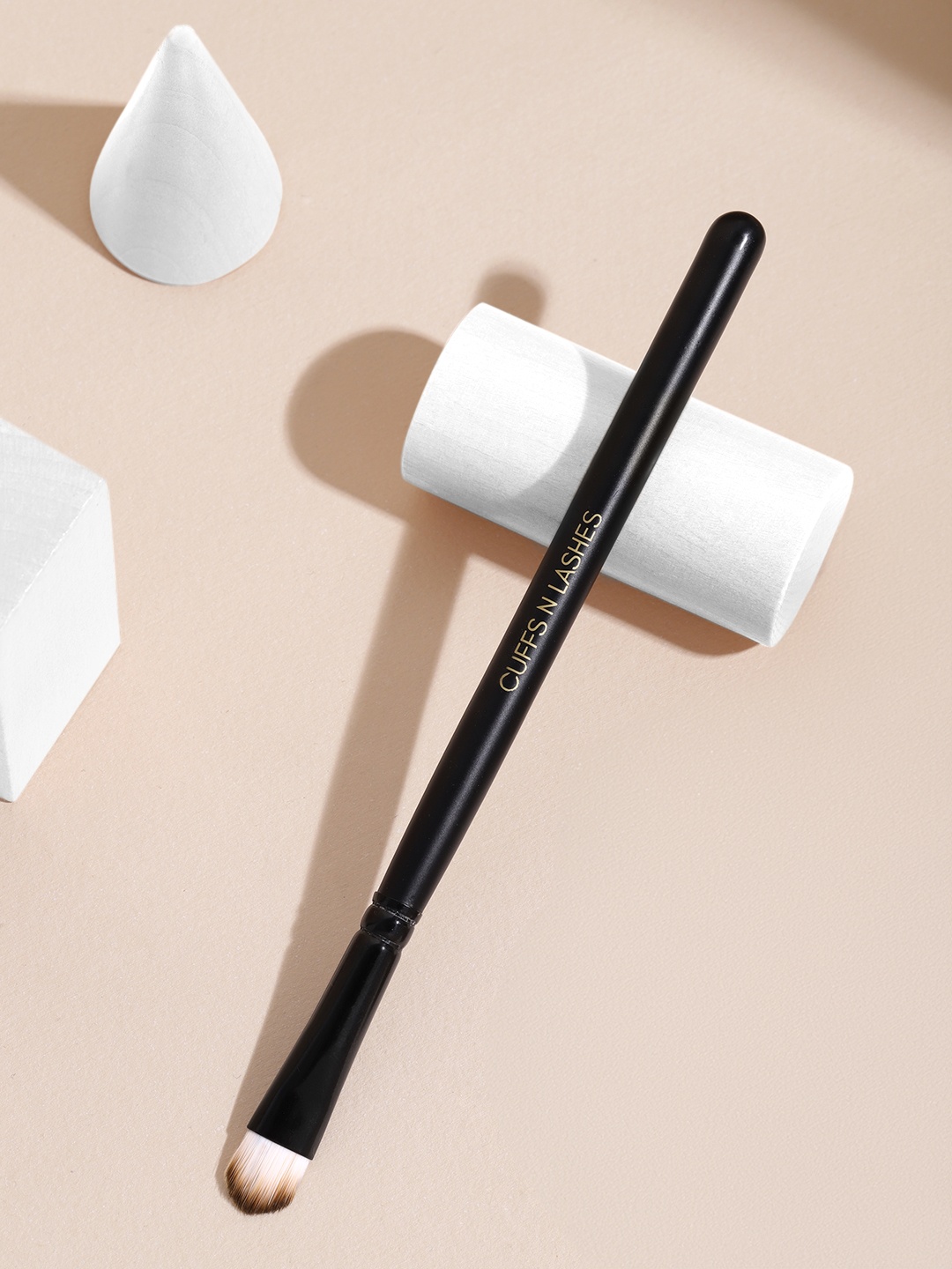 

CUFFS N LASHES Flat Shader Makeup Brush E003, Black