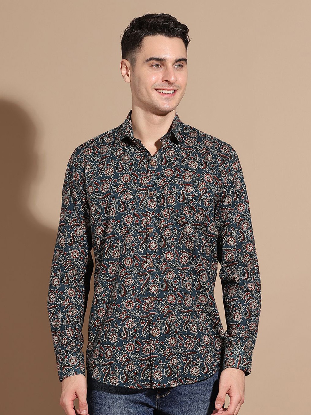 

Anouk Men Smart Cutaway Collar Floral Printed Cotton Casual Shirt, Navy blue