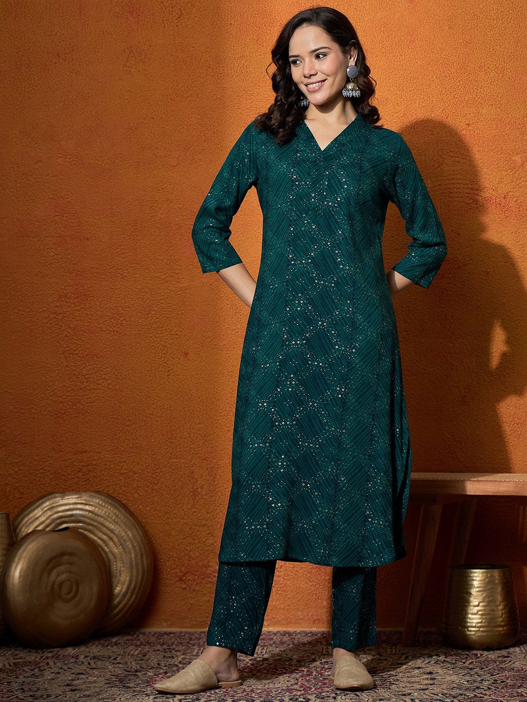 

Sangria Women Printed Kurta With Trousers, Teal