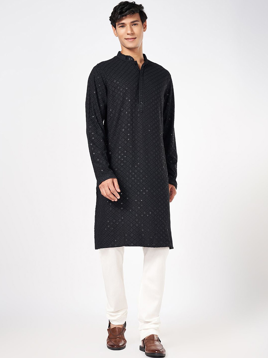 

indus route by Pantaloons Men Geometric Sequinned Kurta, Black