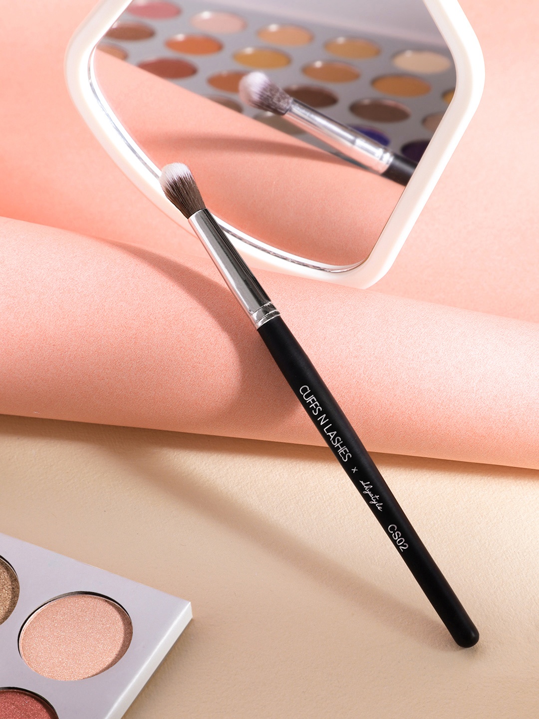 

CUFFS N LASHES Soft Bristles Lashes X Shystyles Fluffy Makeup Brush - CS02, Black