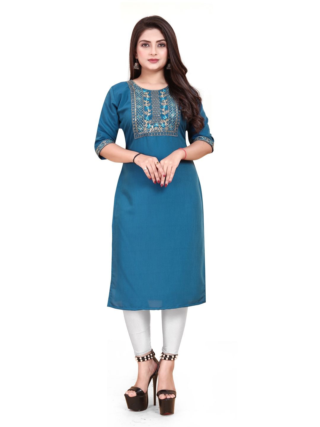 

AKK ENTERPRISE Floral Yoke Design Thread Work Straight Kurta, Blue
