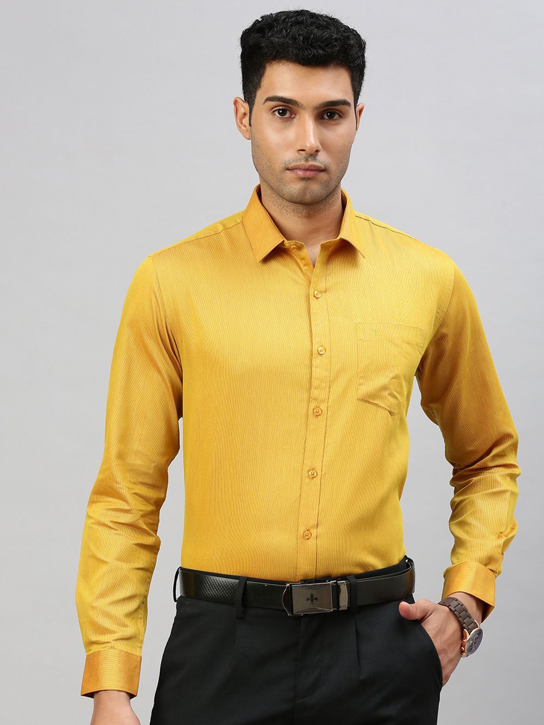 

Ramraj Solid Half Sleeve Shirt, Yellow