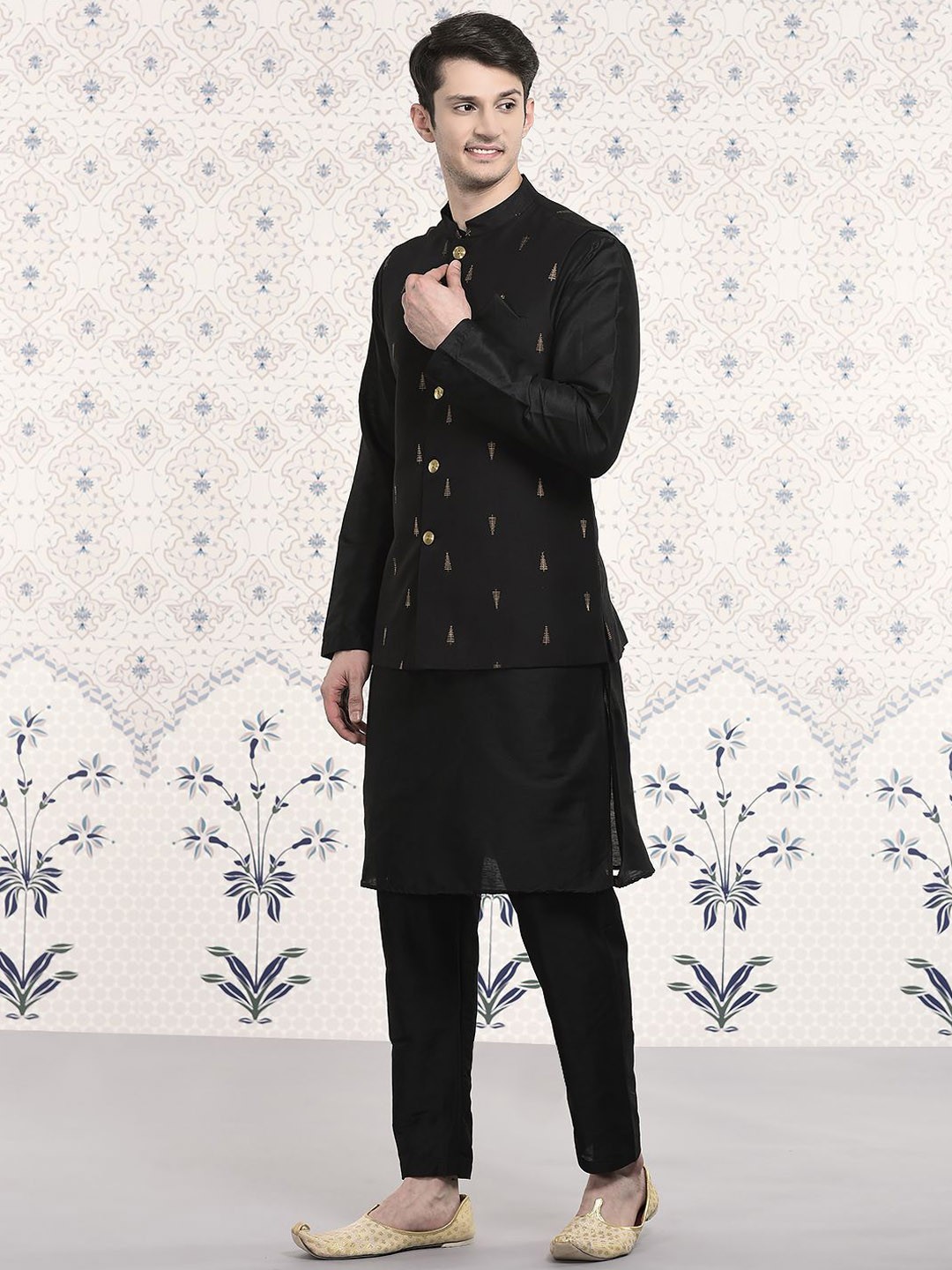 

Ode by House of Pataudi Men Regular Kurta with Pyjamas, Black