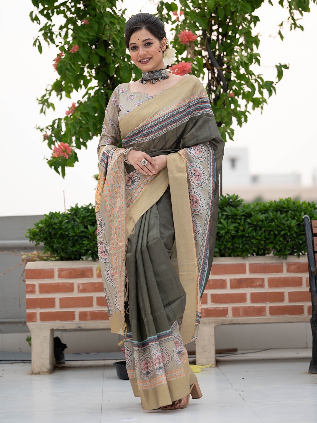 

Kandora Ethnic Motifs Zari Pure Silk Tussar Saree, Green