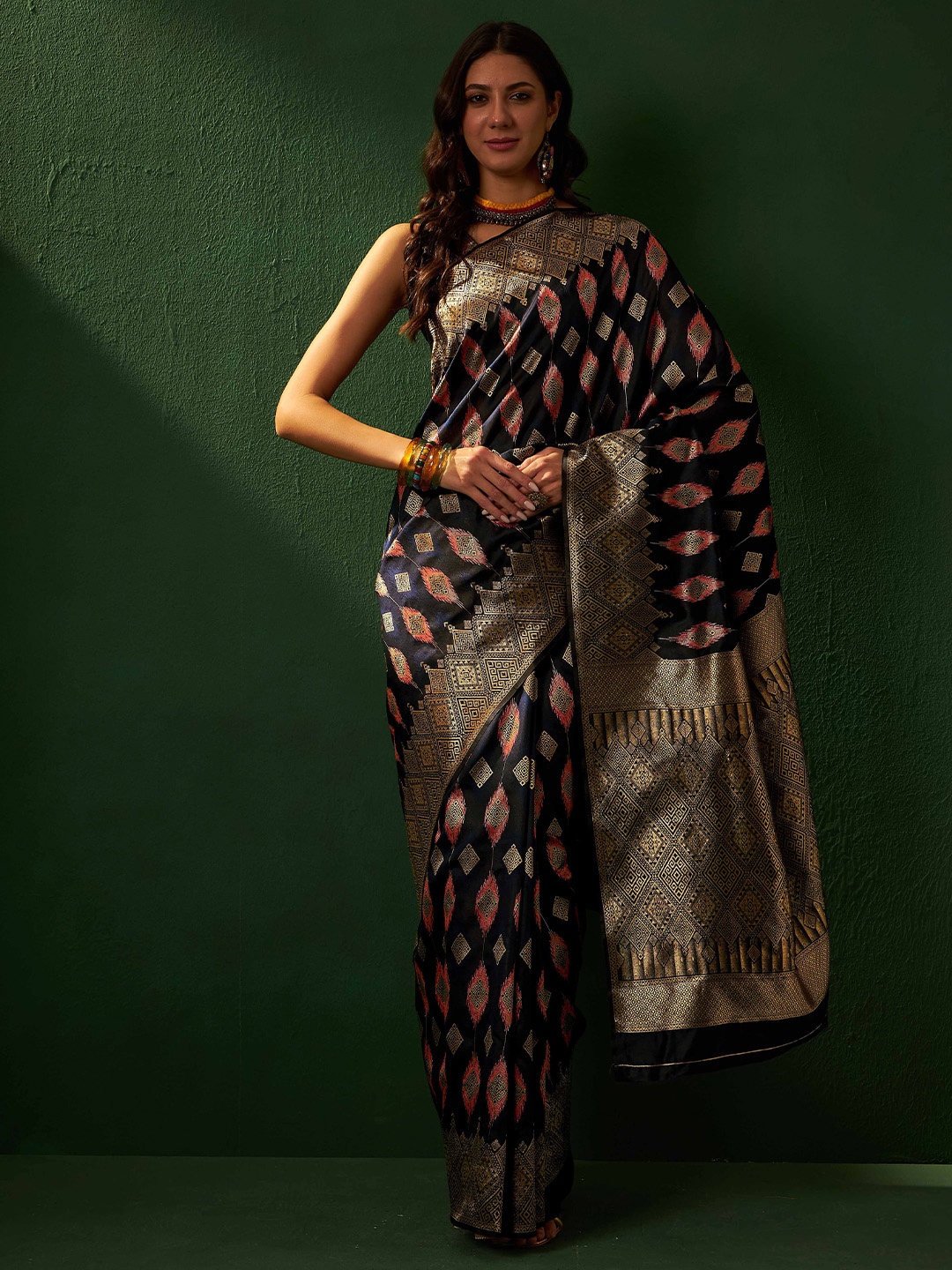 

DIVASTRI Woven Design Zari Silk Blend Designer Banarasi Saree, Black
