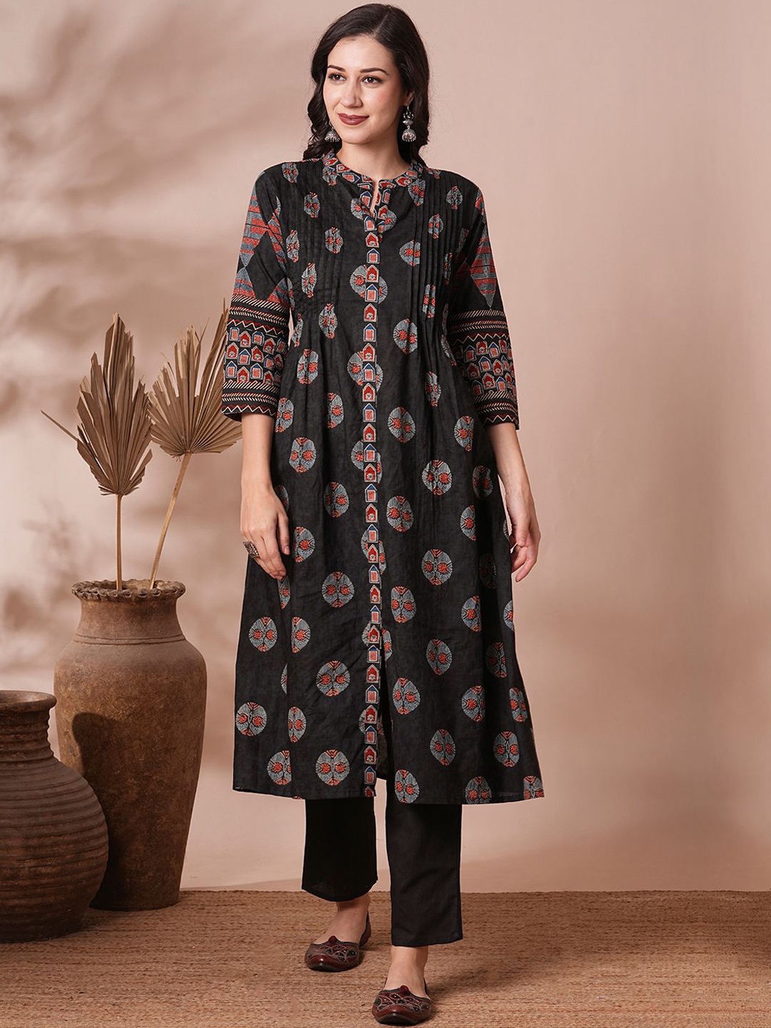 

FASHOR Women Kurta with Trouser set, Black