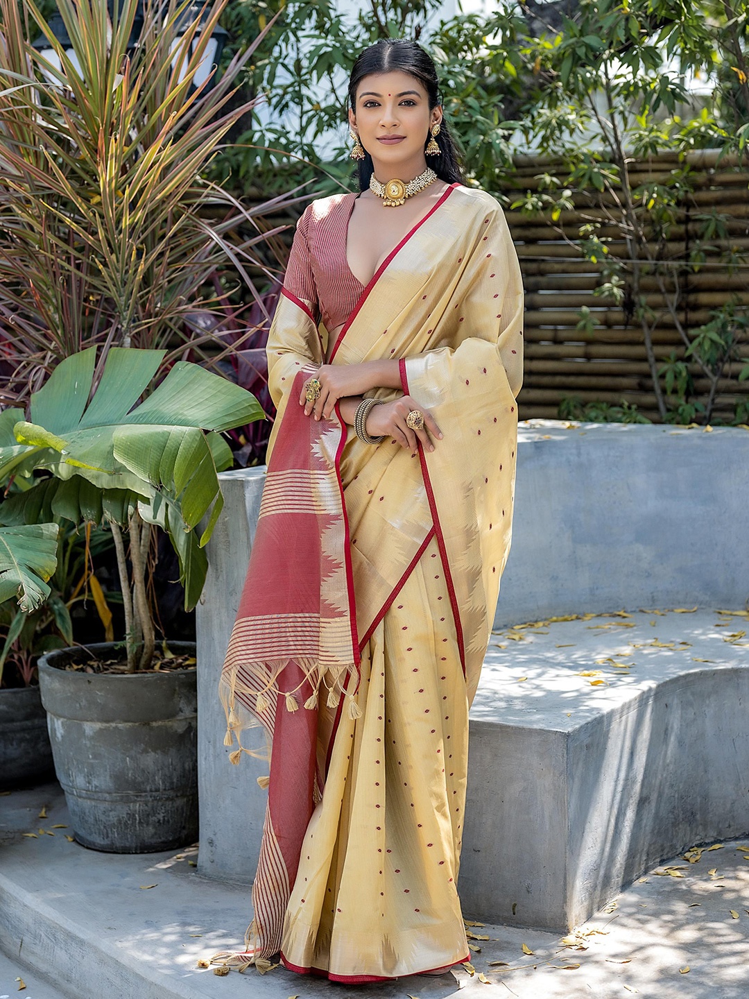 

Kandora Woven Design Zari Pure Silk Tussar Saree, Cream