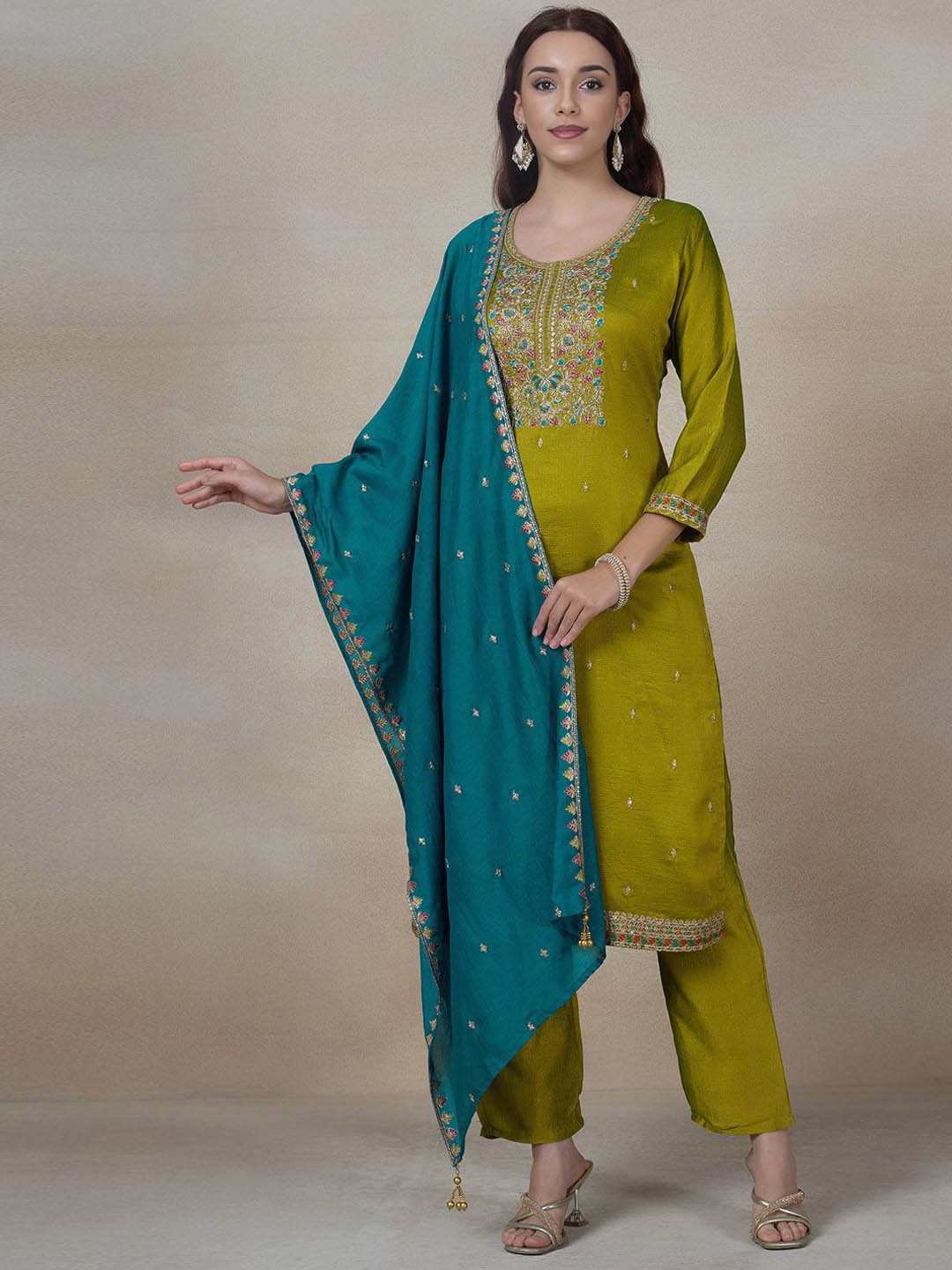 

Rang by Indya Women Floral Embroidered Regular Kurta with Trousers & With Dupatta, Green