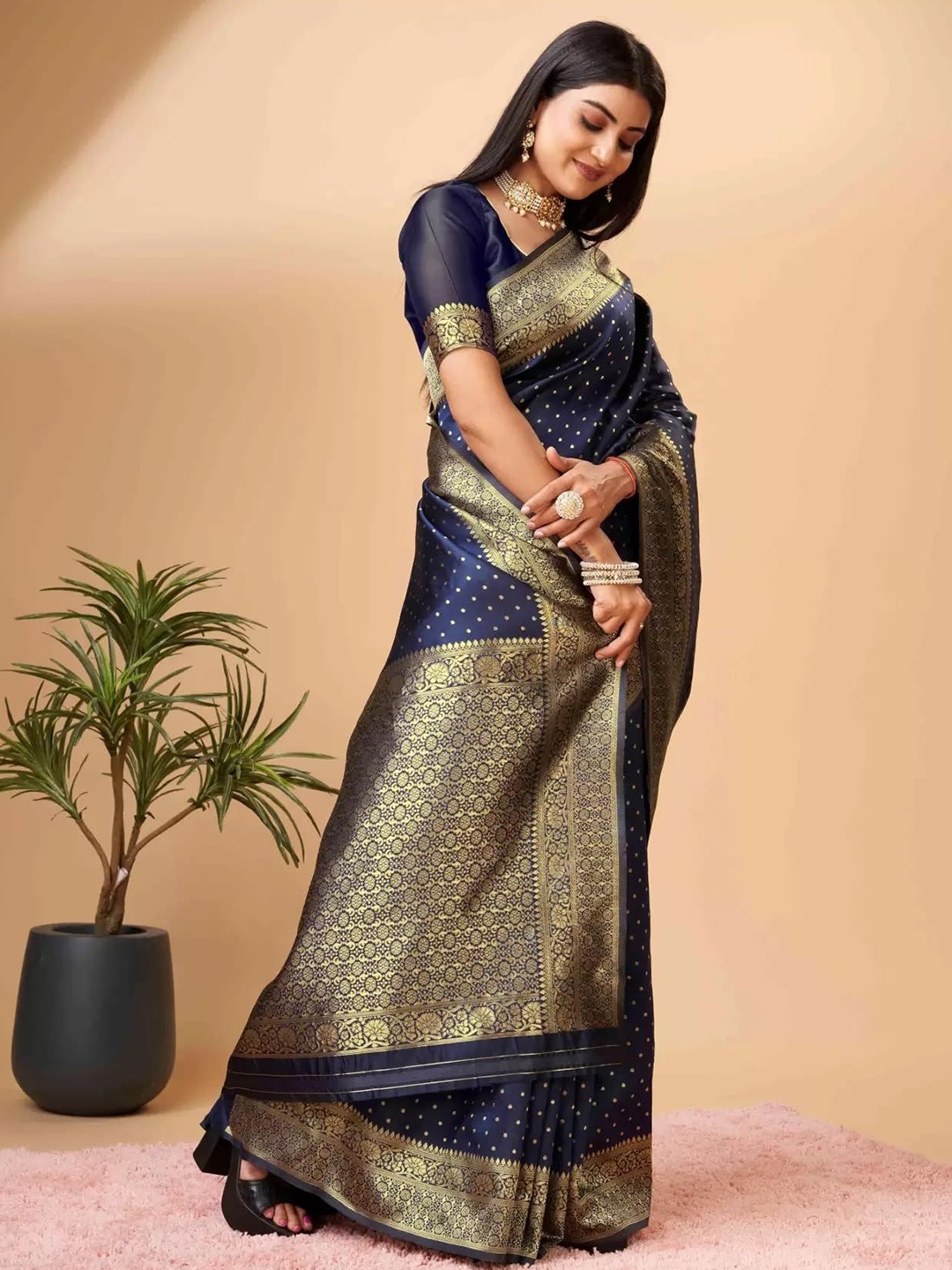 

QENY Woven Design Zari Banarasi Saree, Navy blue