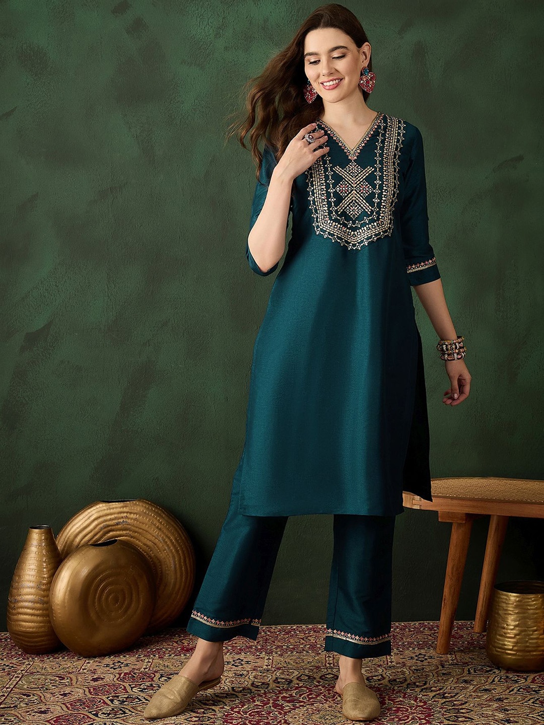 

Sangria Women Embroidered Straight Kurta With Trousers, Teal