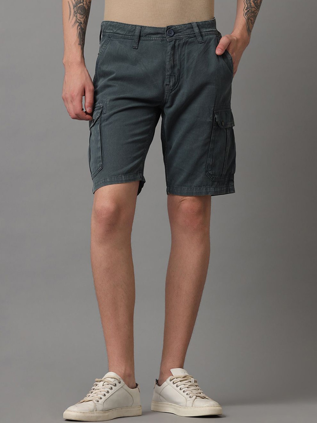 

Voi Jeans Men Printed Cargo Shorts, Olive