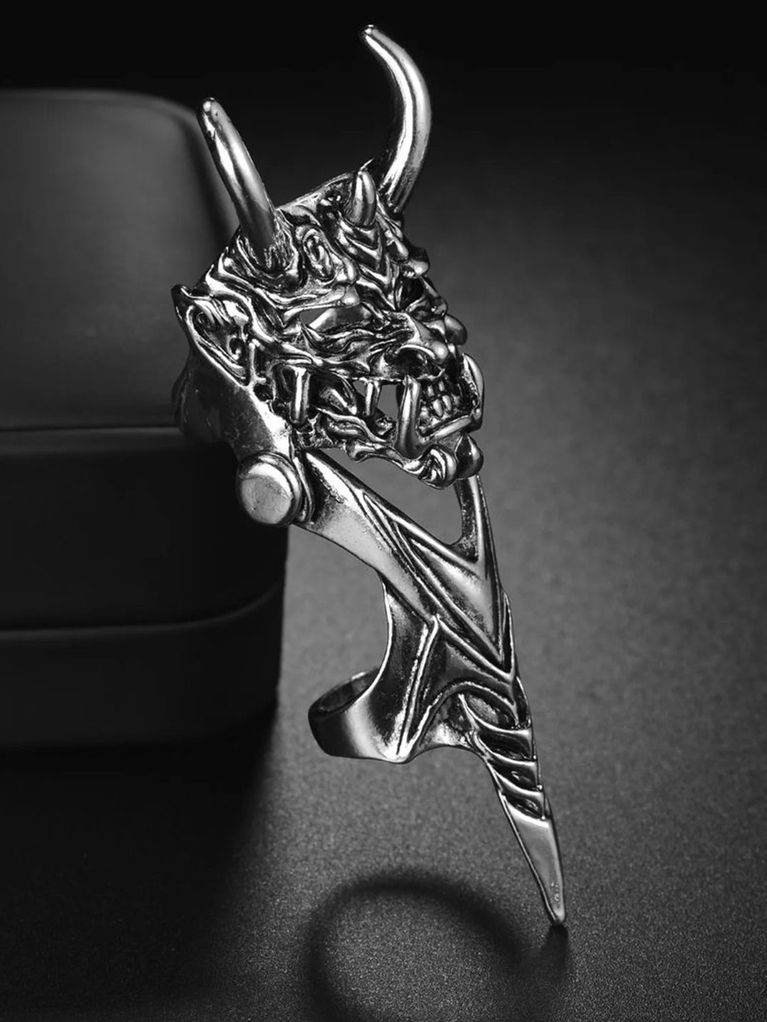 

SALTY Men Veil of Spirits Finger Ring, Silver