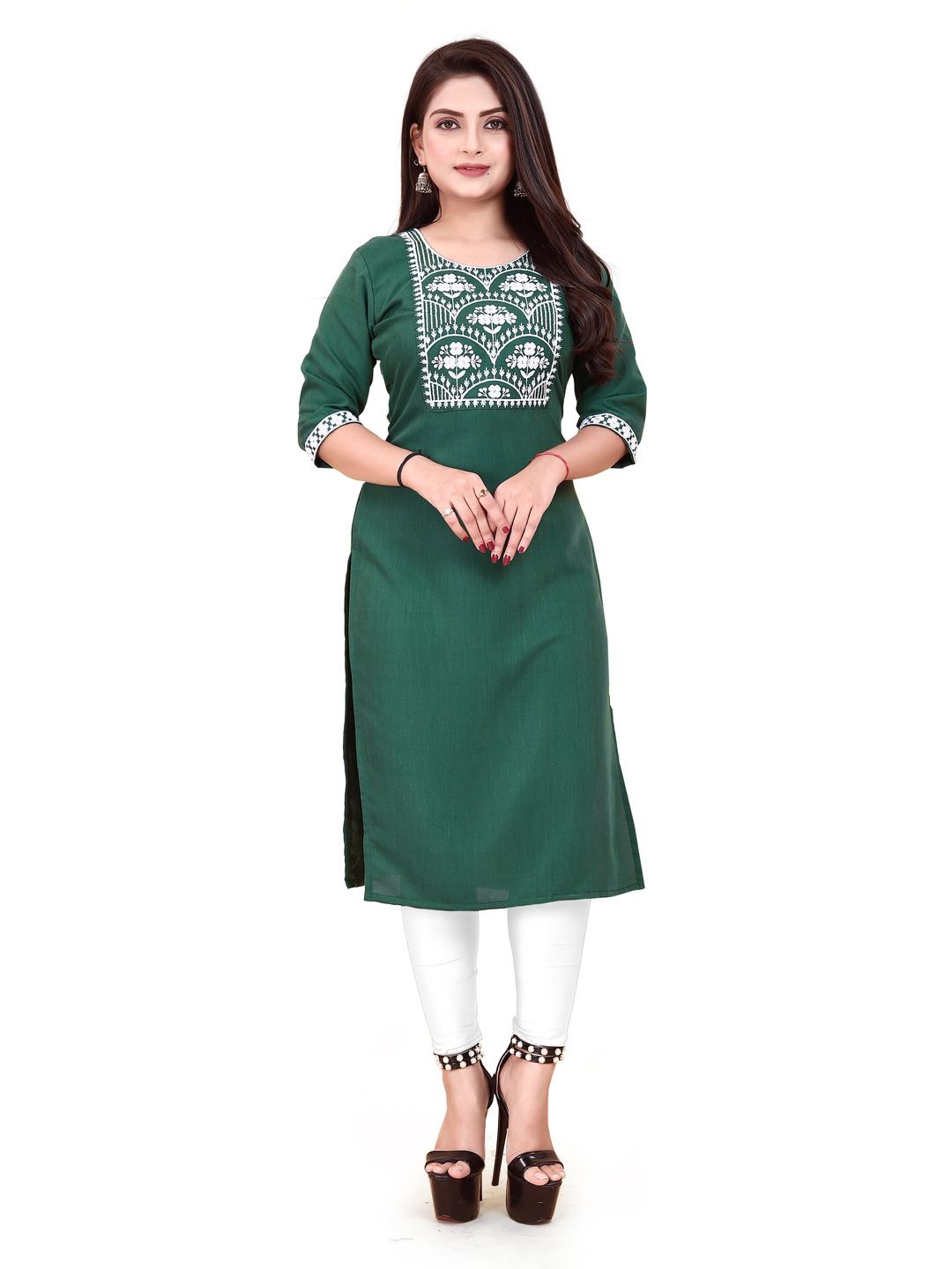 

AKK ENTERPRISE Women Floral Embroidered Straight Kurta, Green