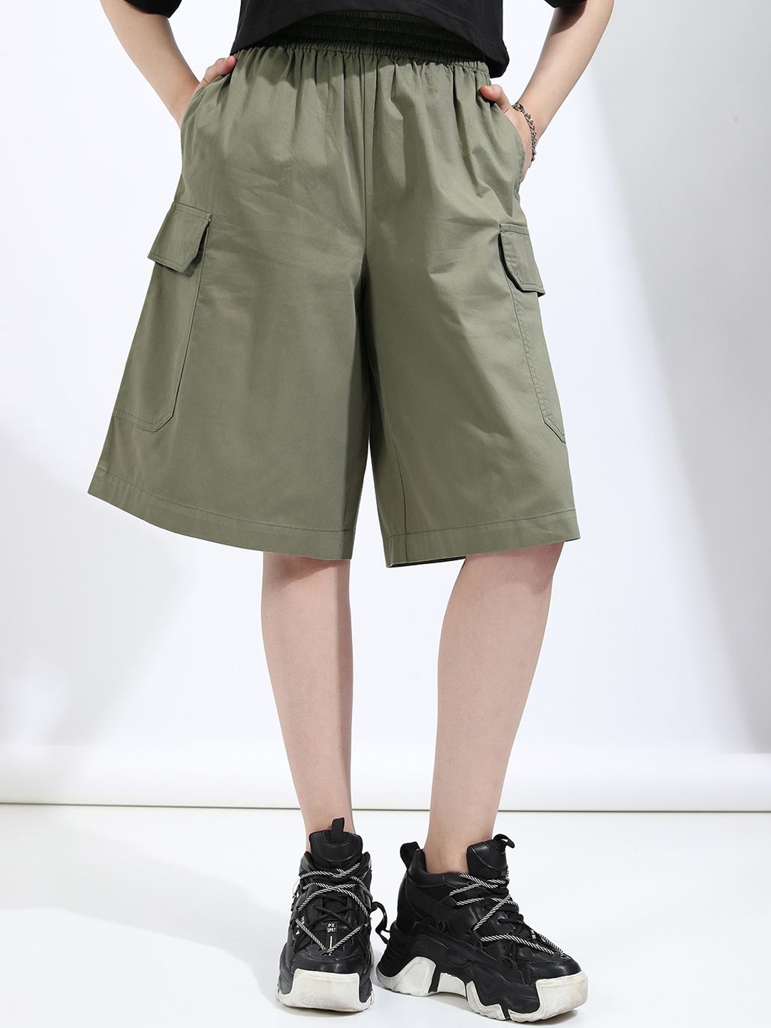 

Tokyo Talkies Women Cargo Shorts, Olive