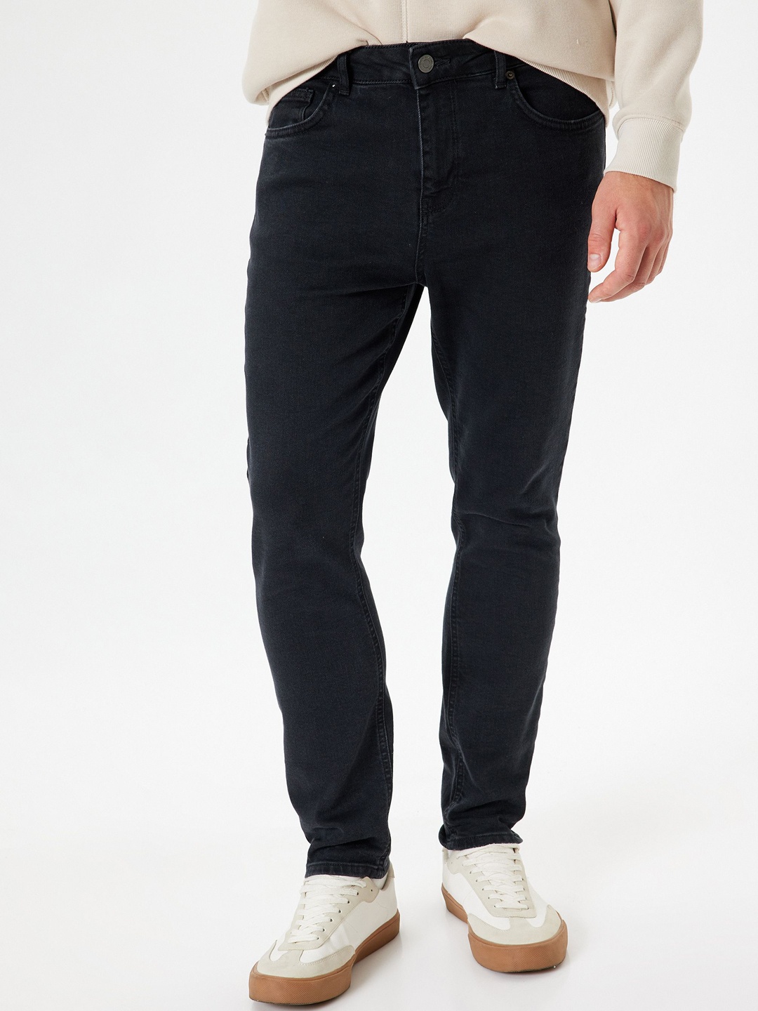 

Koton Men Solid Cotton Mid-Rise Regular Trousers, Black