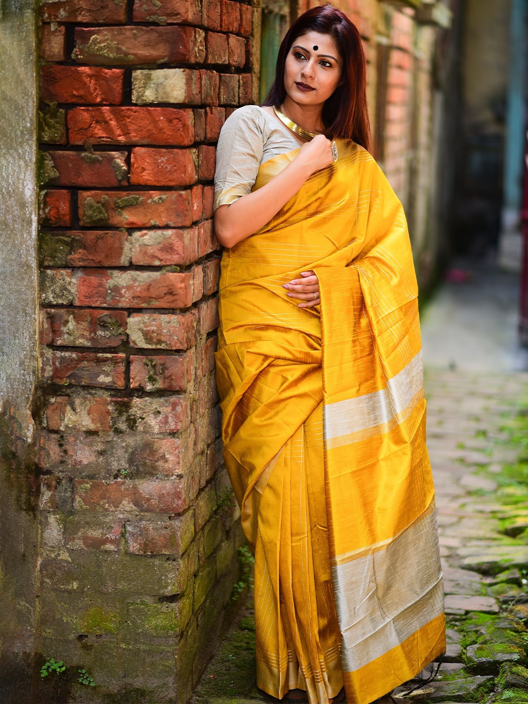 

Kandora Women Striped Zari Pure Silk Saree, Yellow