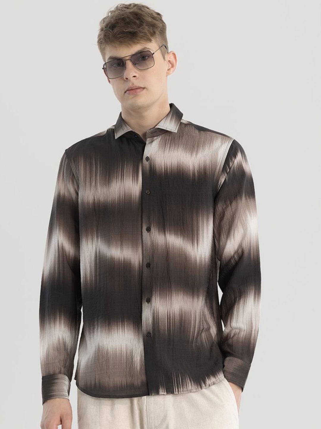 

Snitch Men Smart Spread Collar Abstract Printed Slim Fit Casual Shirt, Brown