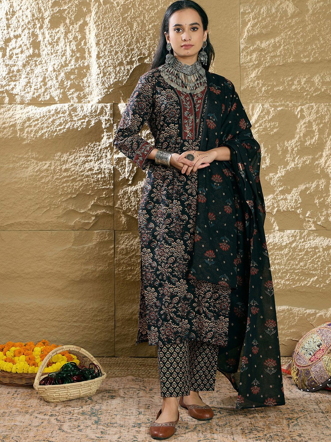 

Indo Era Women Floral Printed Regular Pure Cotton Kurta with Trousers & Dupatta, Navy blue