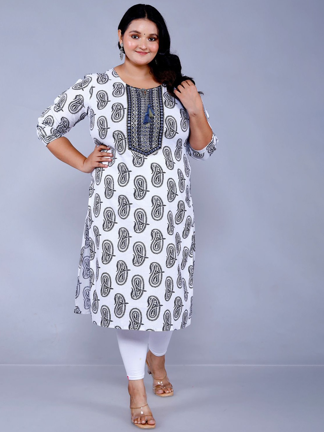 

HIGHLIGHT FASHION EXPORT Women Paisley Embroidered Thread Work Floral Kurta, Black