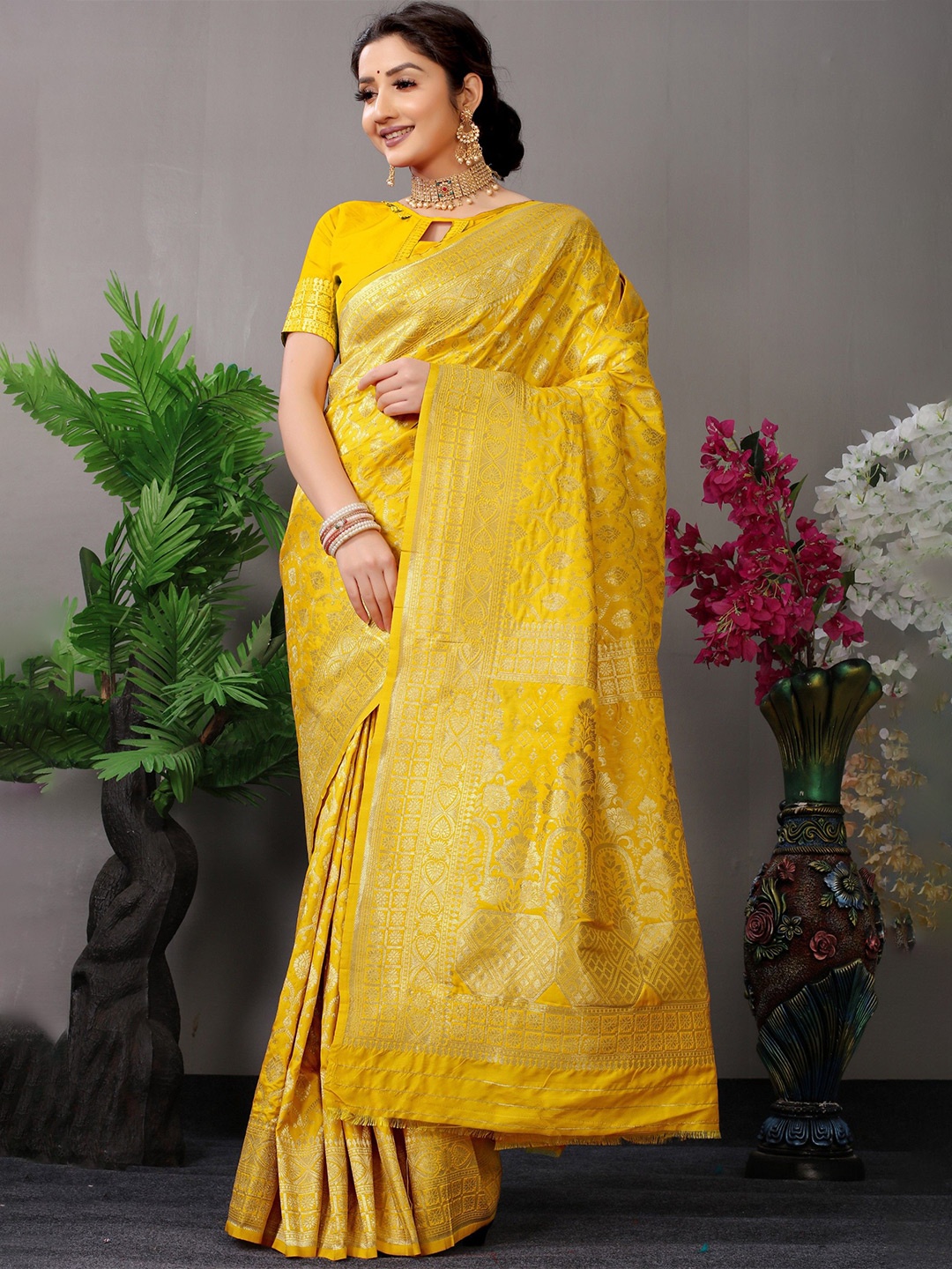 

Royal Rajgharana Saree Woven Design Zari Banarasi Sarees, Yellow