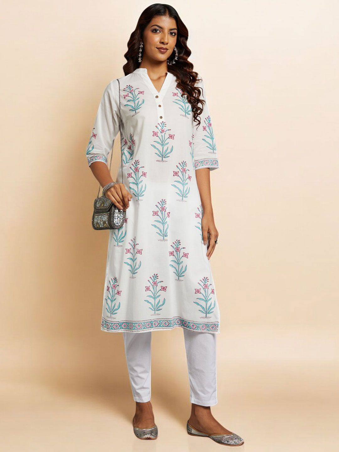 

Chandbaali Women Floral Printed Pure Cotton Kurta, White