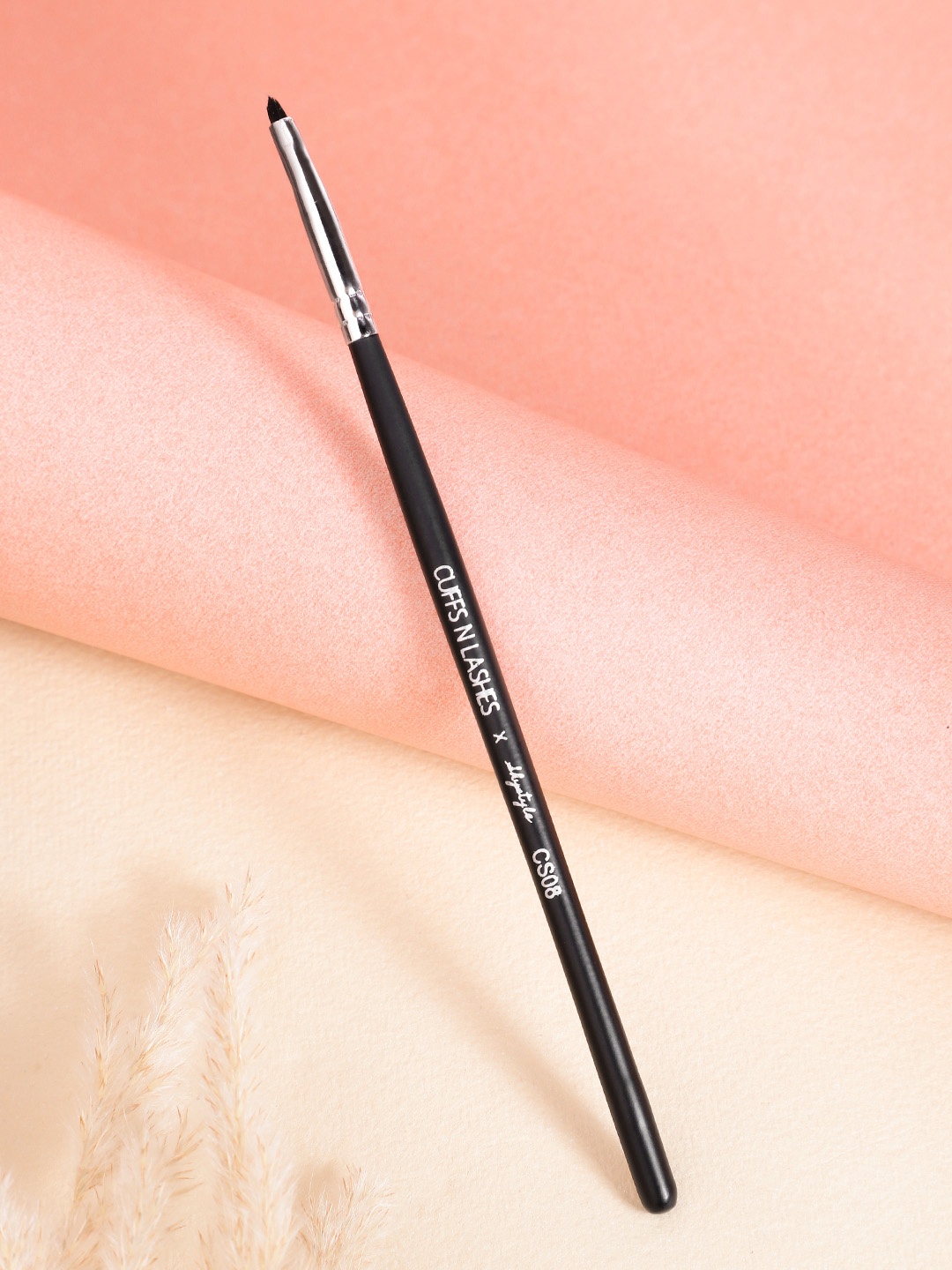 

CUFFS N LASHES X Shystyles Eyeliner & Lip Filler Makeup Brush CS08, Black