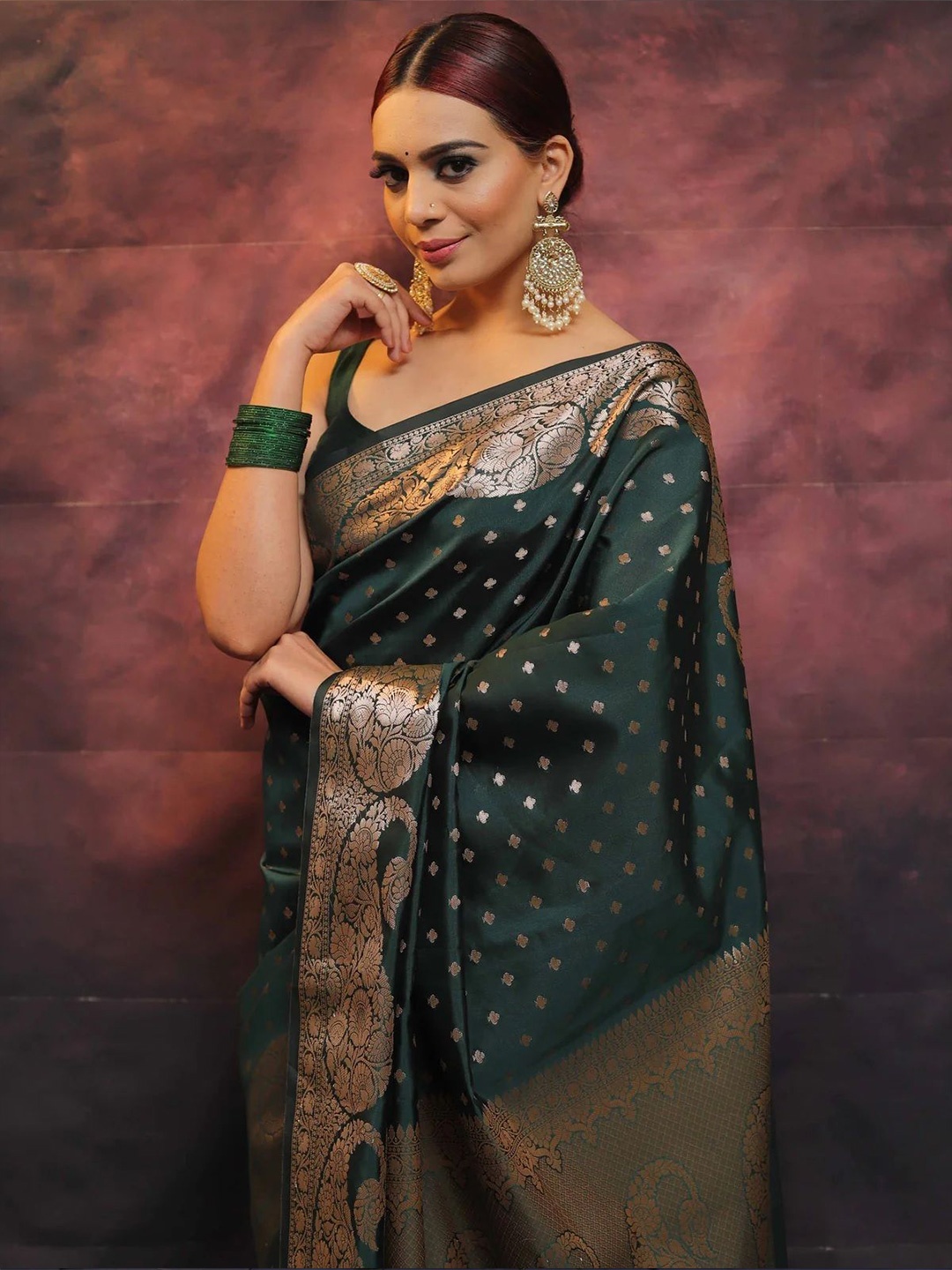 

QENY Woven Design Zari Banarasi Saree, Green