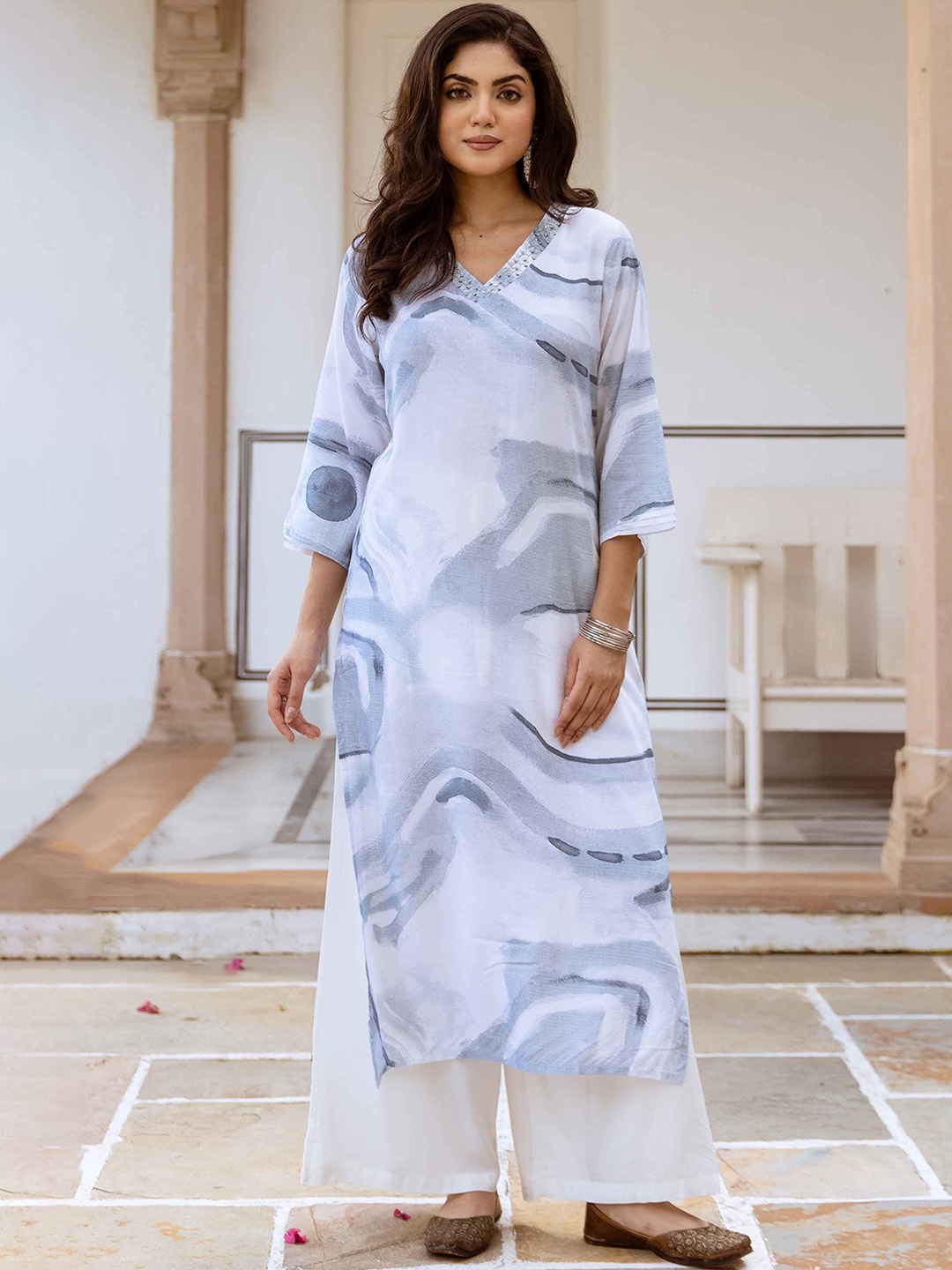 

Nehamta Women Printed Regular Beads and Stones Kurta With Palazzos, White