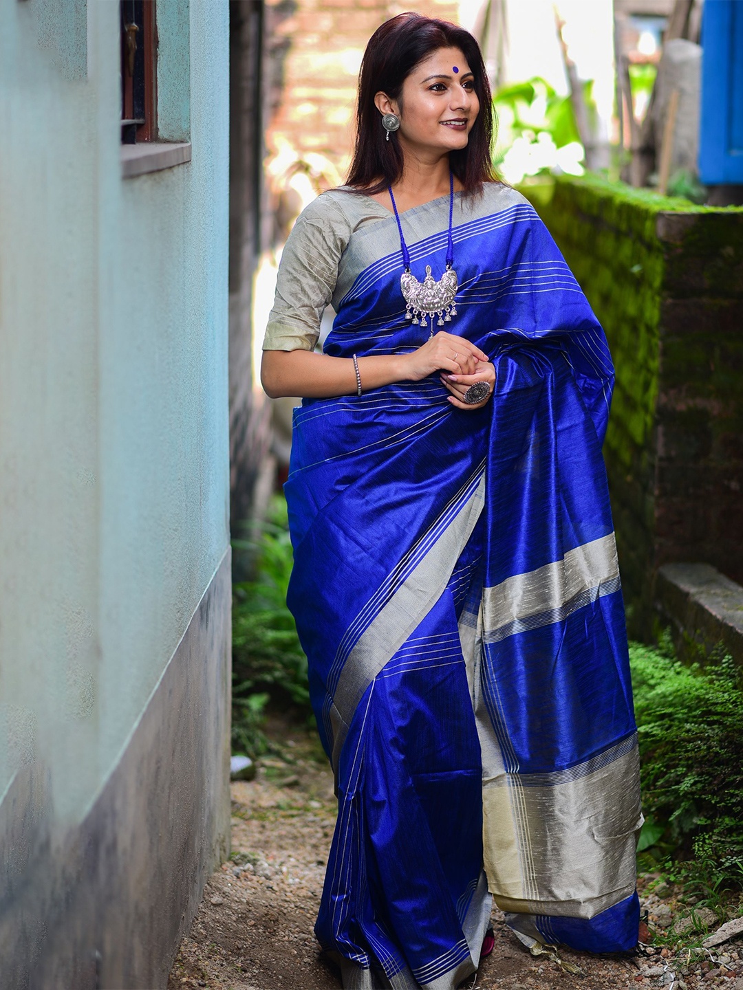 

Kandora Woven Design Zari Pure Silk Saree, Blue