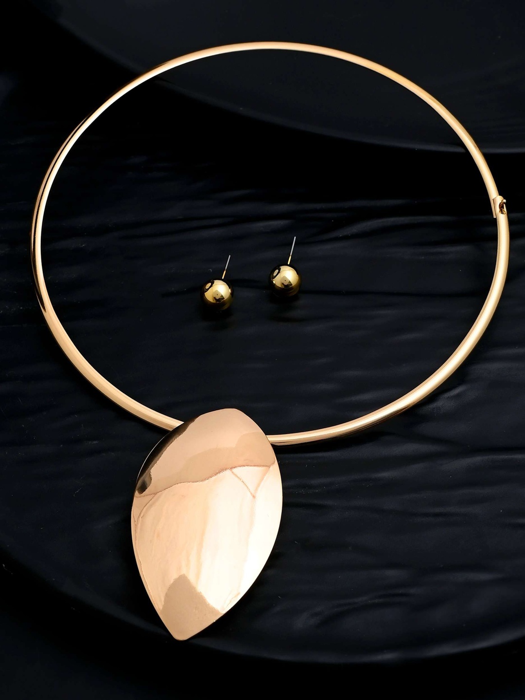 

VOJ Gold-Plated Stainless Steel Snake Hasli Necklace With Studs