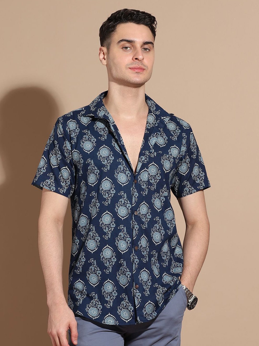 

Anouk Men Smart Cutaway Collar Floral Printed Cotton Casual Shirt, Navy blue