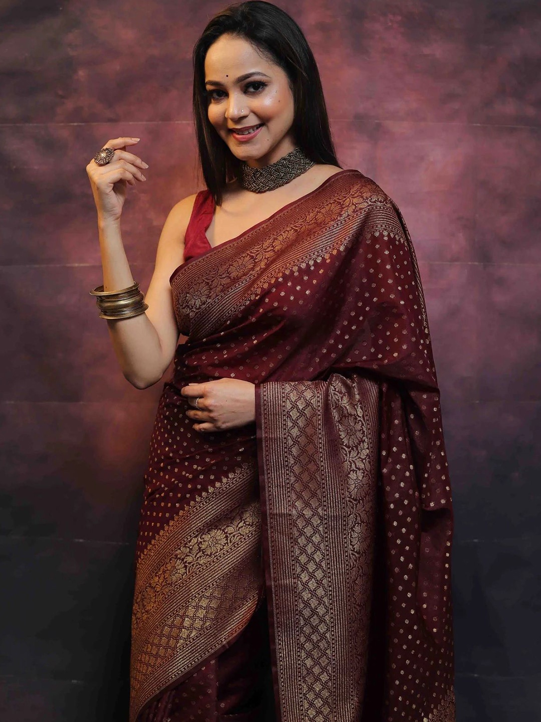 

QENY Woven Design Zari Banarasi Saree, Maroon