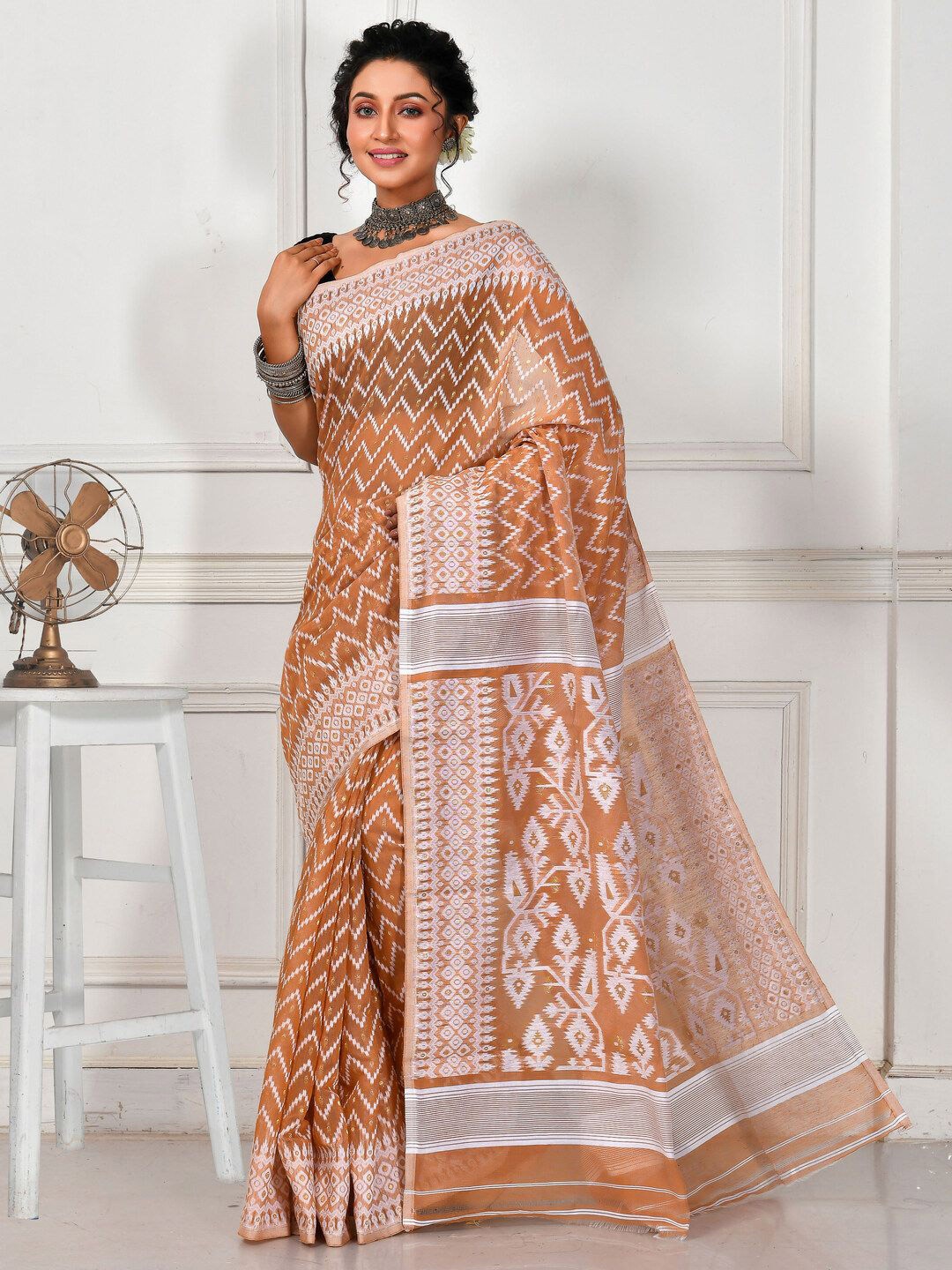 

Crochetin Woven Design Jamdani Saree, Brown