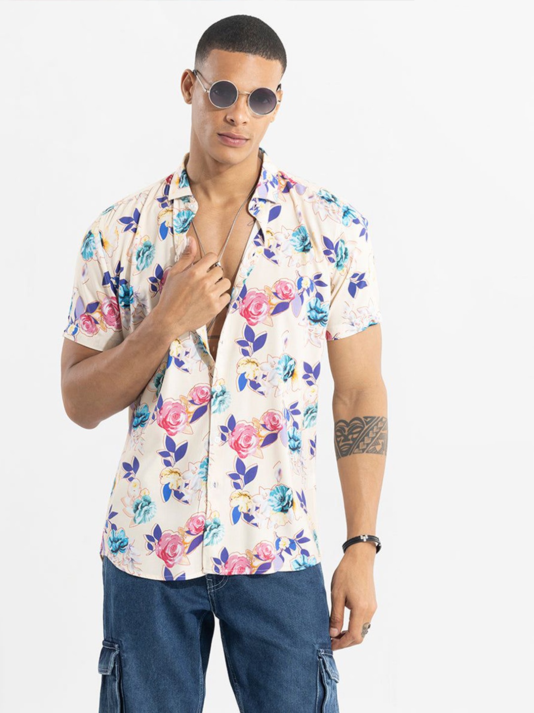 

Snitch Men New Spread Collar Floral Printed Slim Fit Casual Shirt, Cream